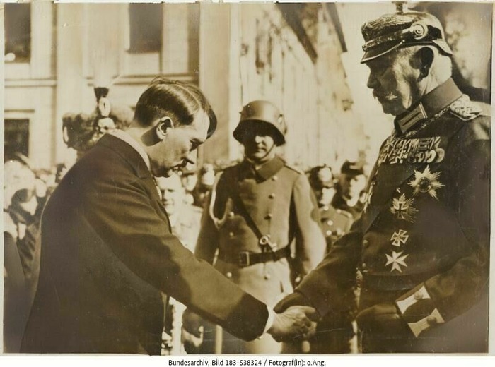 Tag von Potsdam
© BArch, Bild 183-S38324 / o. Ang.