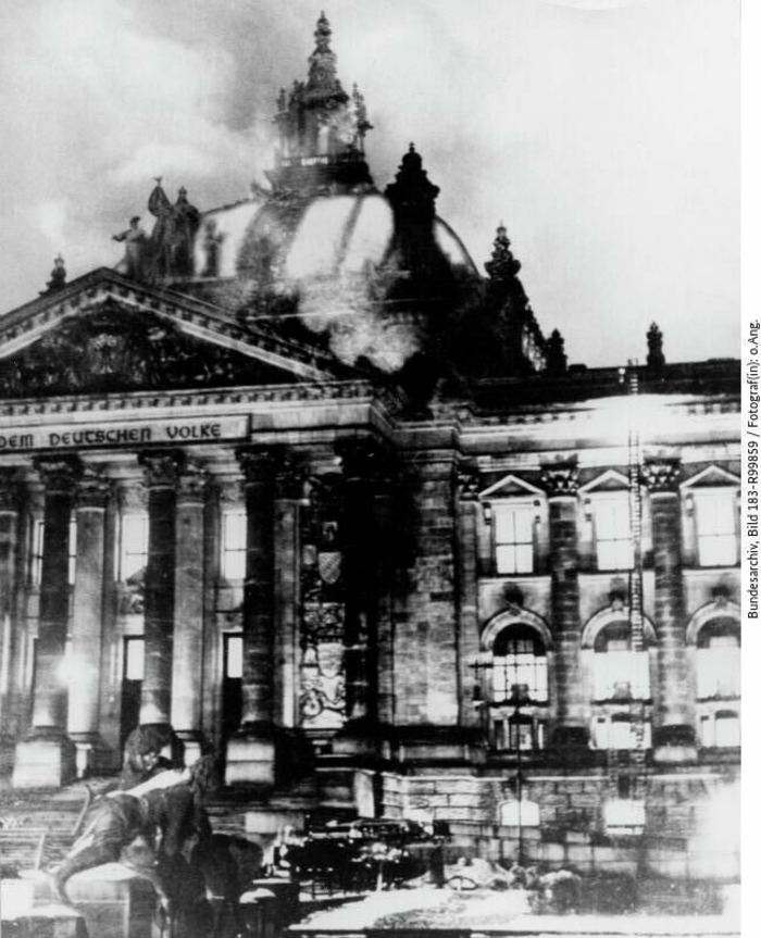 Reichstagsbrand © BArch, Bild 183-R99859 / o. Ang.